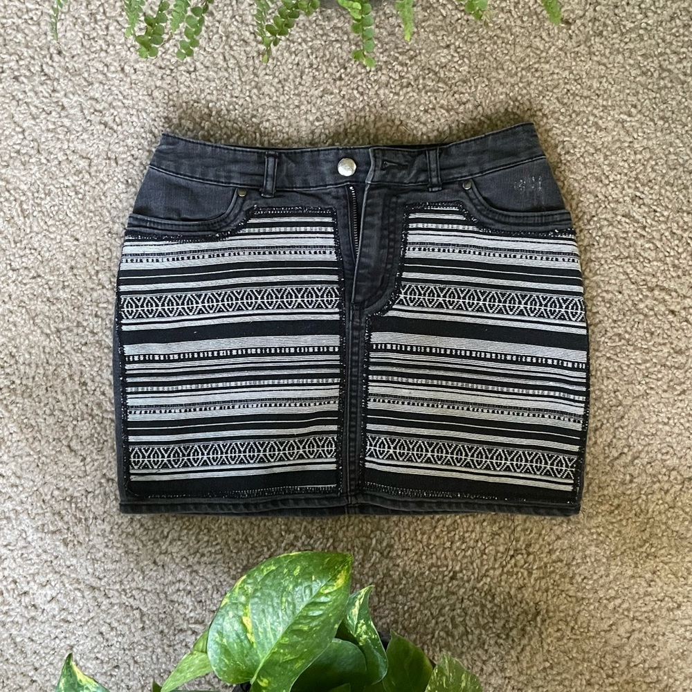 H&M DENIM MINI SKIRT SIZE 4 NEVER WORN